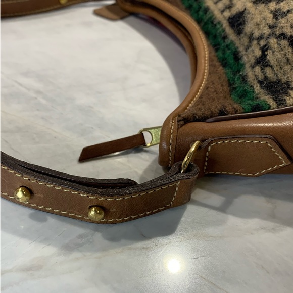 Maggie B wool felted purse with adjustable straps and leather trim inside zipper - Picture 6 of 12